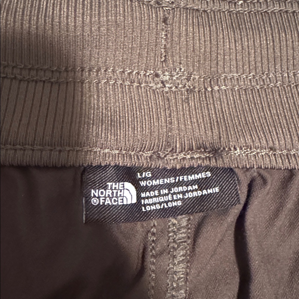 The North Face Women's green Shorts - Picture 3 of 6